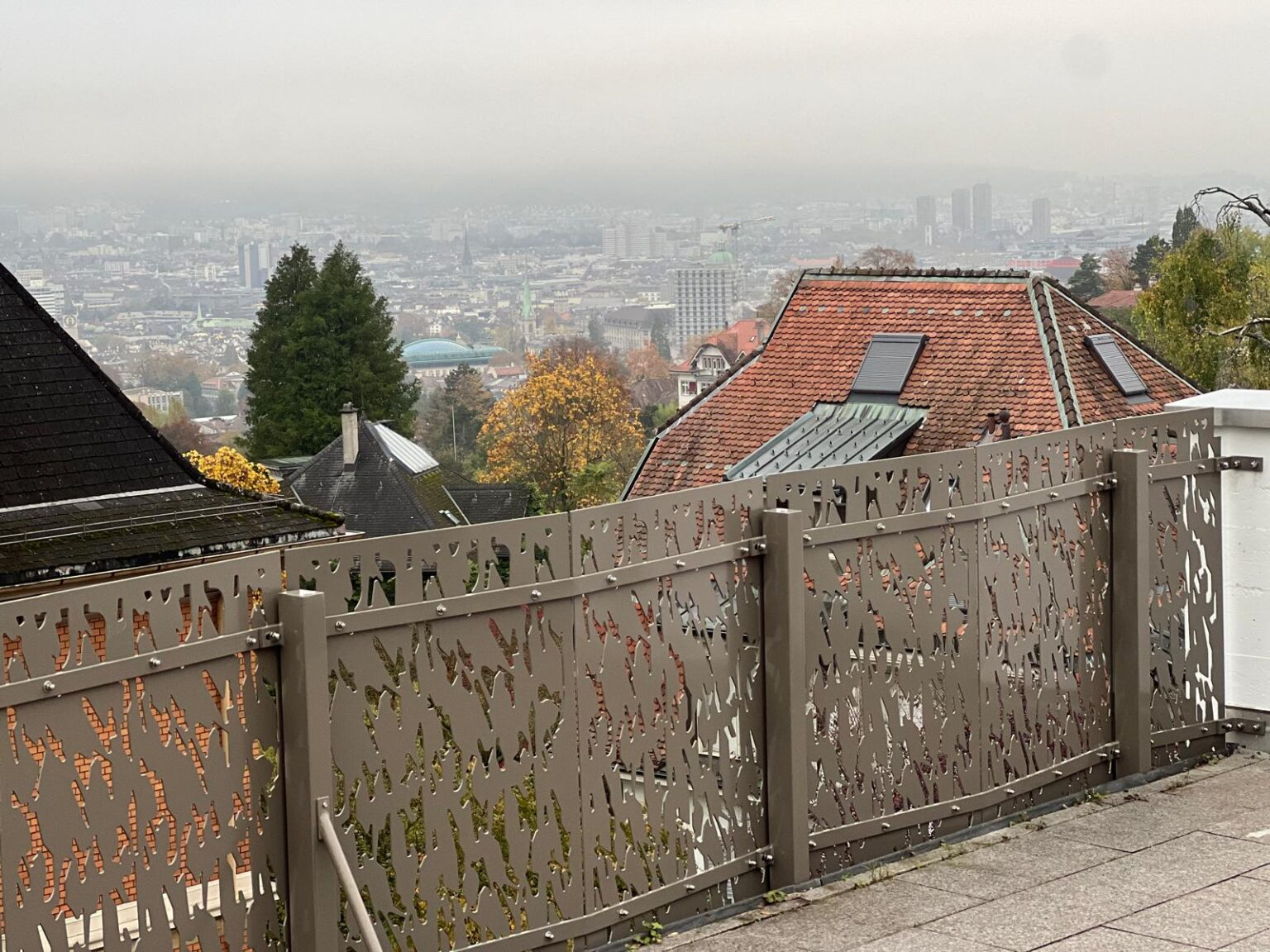 Lochblechgeländer nach Mass bestellen